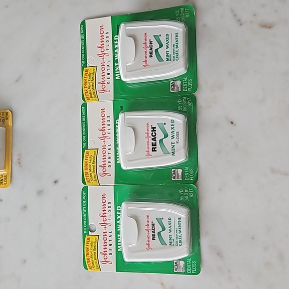 Vintage Johnson & Johnson Reach Mint Waxed Floss - Picture 2 of 5